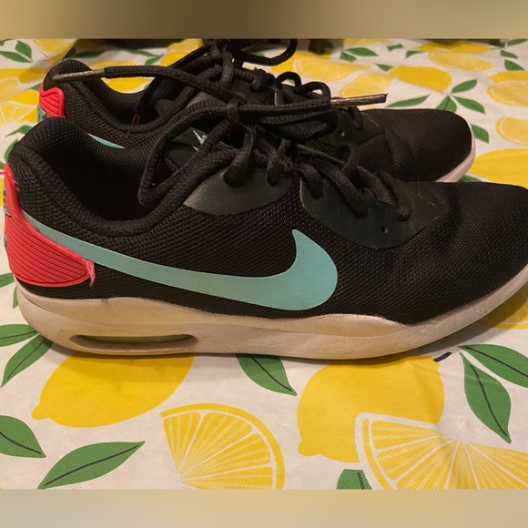 Nike Shoes - Nike woman’s size 7.5 tennis shoes